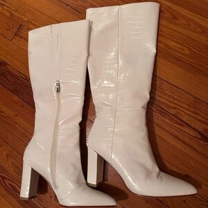 Chic White Croc-Embossed Heeled Boots - Size 8.5